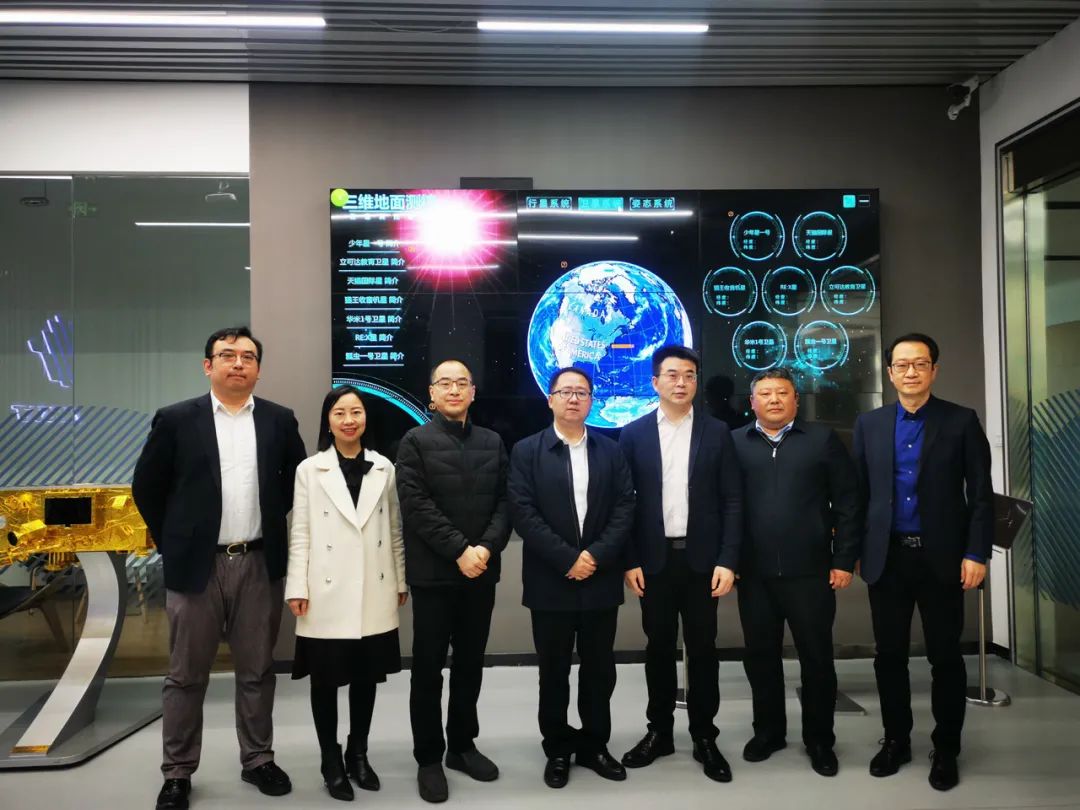宜賓市臨港經開區管委會劉彬主任一行蒞臨九天微星集團考察交流